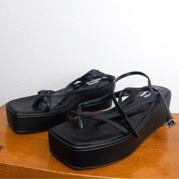 NWT Steve Madden Nadeen Platform Sandal 10 Black Faux Leather Flatform Strappy - Picture 3 of 8